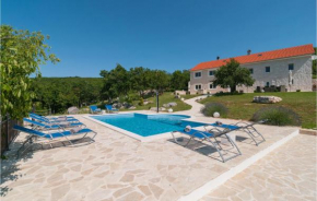Nice home in Cista Provo w/ Outdoor swimming pool and 5 Bedrooms